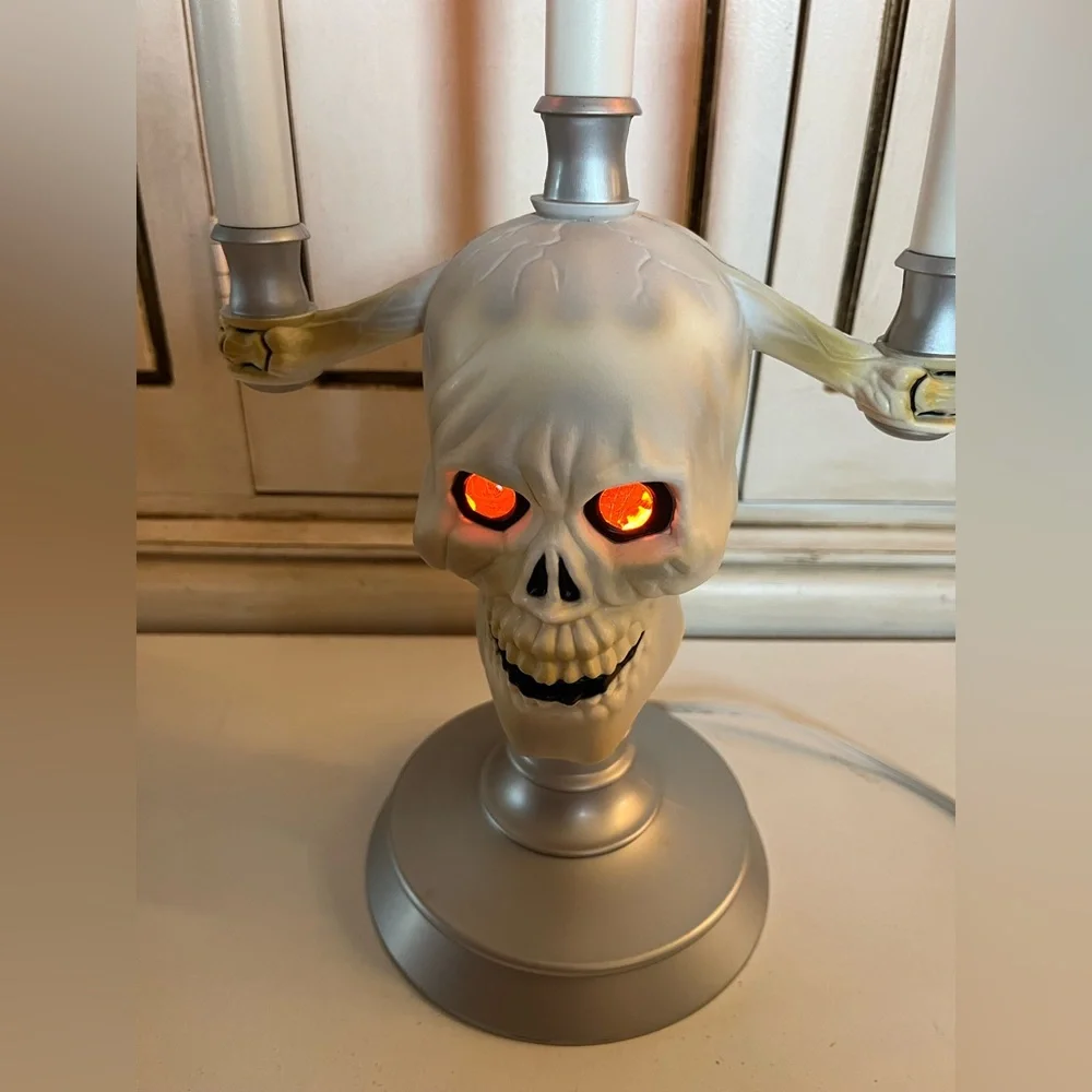 Vintage 1994 HallowScream Haunted Candelabra Skull Flames Glowing Red Eye w/box